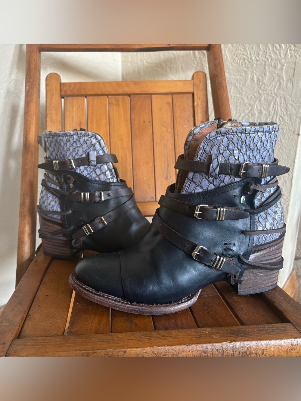 Freebird Crue size 9 black with blue embossing